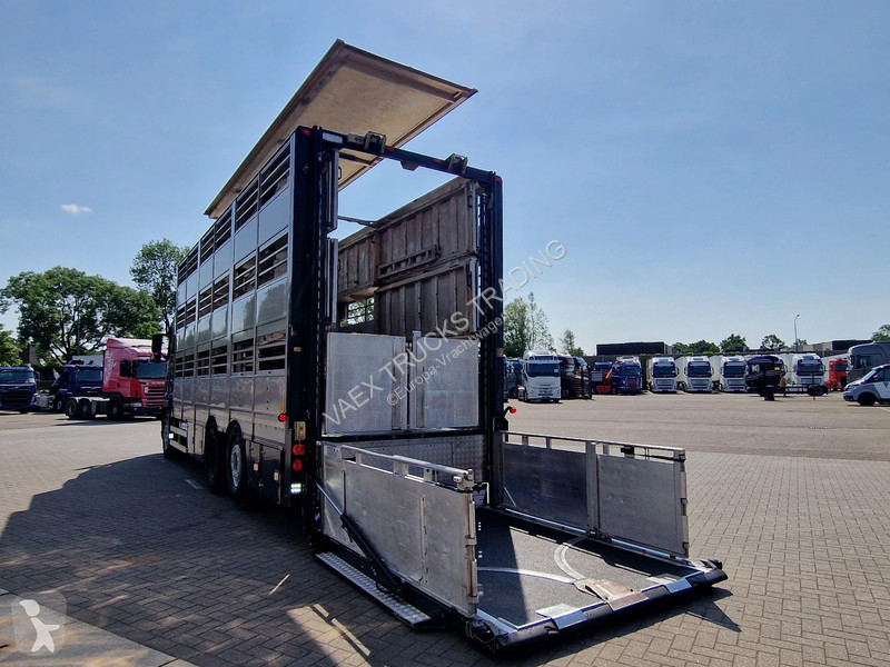 شاحنة Volvo 460 Berdex 3 deck livestock -...