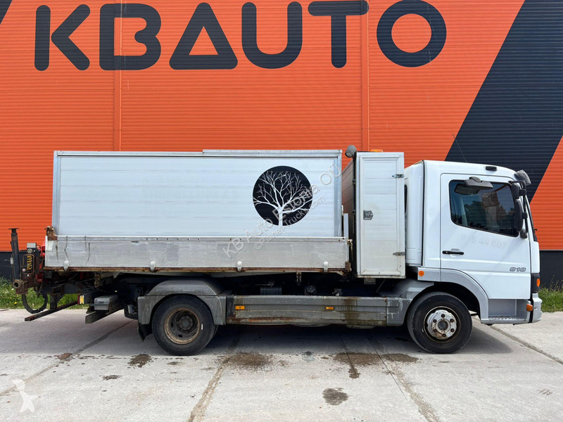 Camion Mercedes 818 4x2 PK 2900 / BOX L=3823