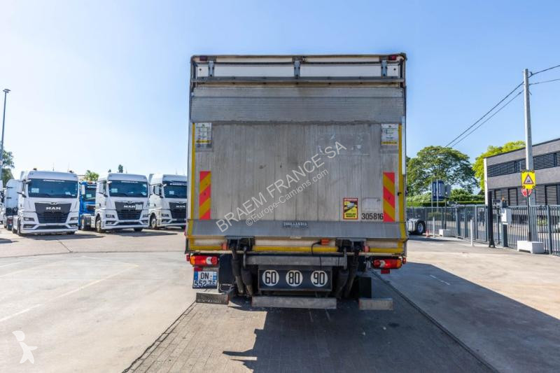Camion Renault  D 18 250 DXI + DHOLLANDIA 1.5T.