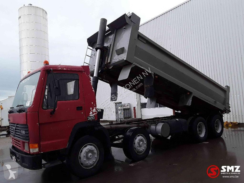 شاحنة Volvo 320 8x4