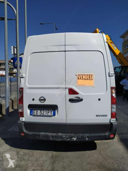 شاحنة Nissan NV400