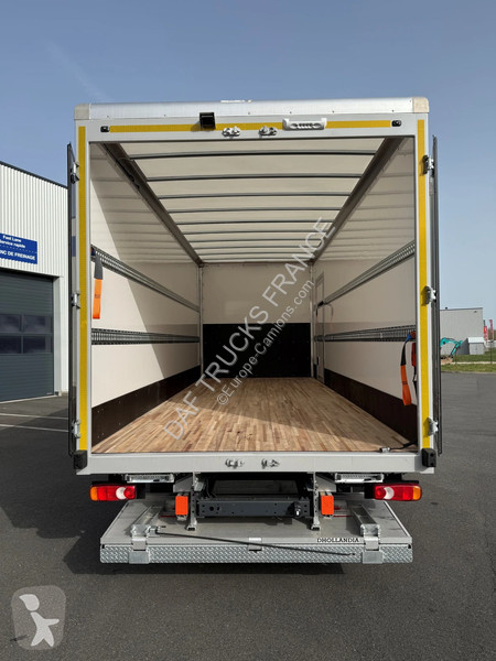 شاحنة DAF XB 210  4X2