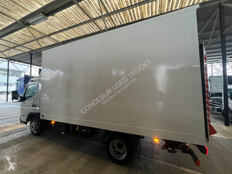 شاحنة Fuso 3.6 Ton 3C15 Paquetero con trampilla