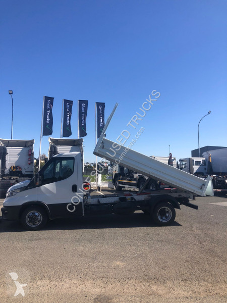 شاحنة Iveco  BASCULANTE