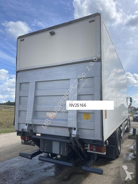 Vrachtwagen Mercedes 1829 18 europalet