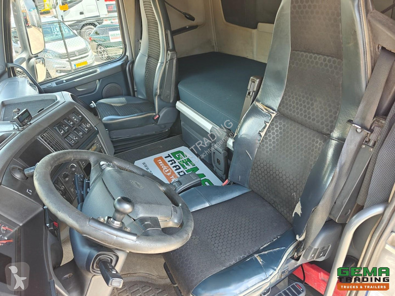 شاحنة Volvo 500 8x4/4 Sleeper Cab Euro5 - Hiab...