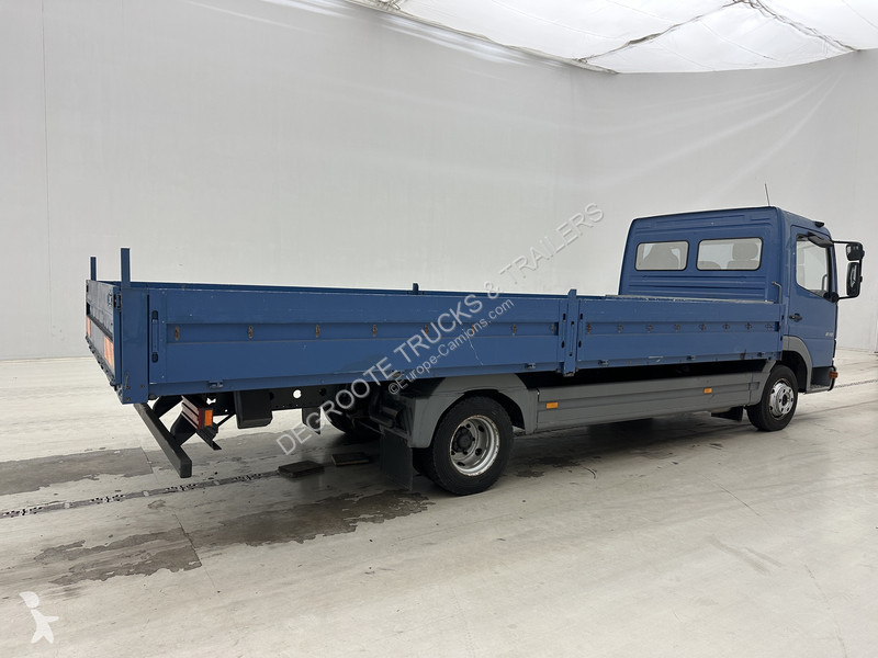 شاحنة Mercedes 818