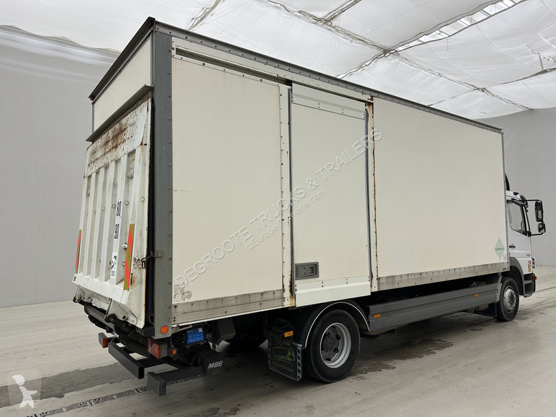 شاحنة Mercedes 1222
