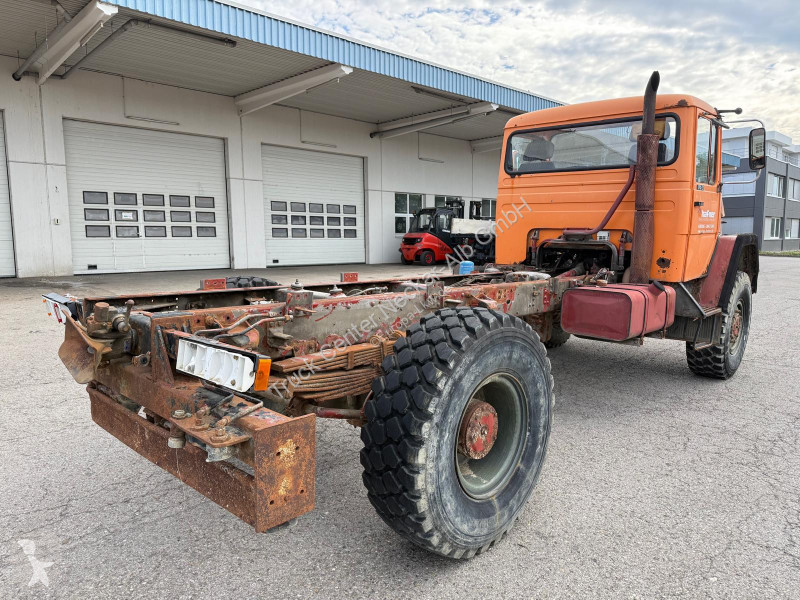شاحنة Iveco   170-23 - Fahrgestell - V8 - nicht...