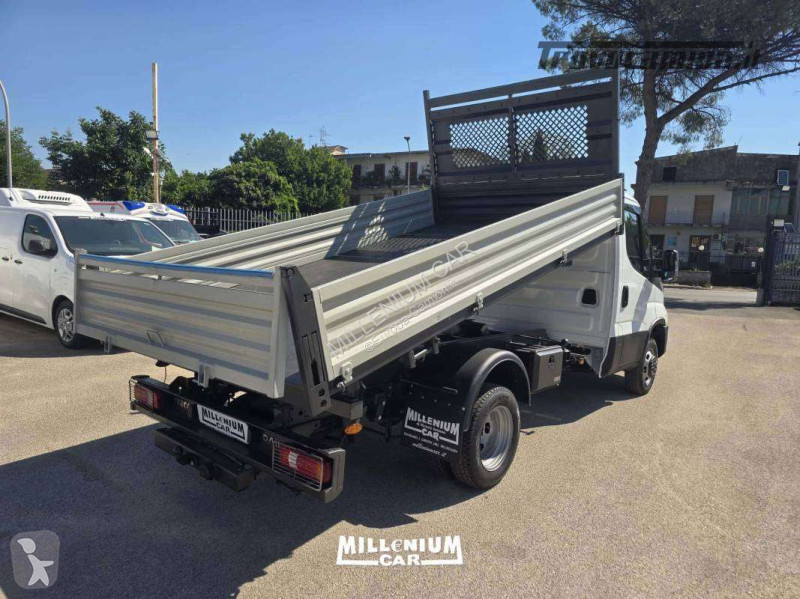 شاحنة Iveco 35-14 RIBALTABILE TRILAT 2022