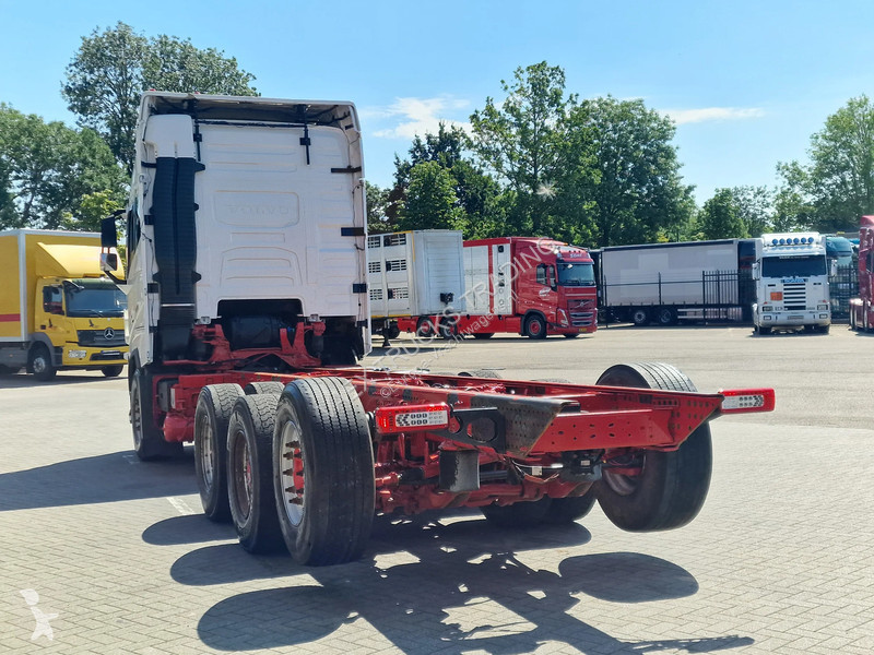 شاحنة Volvo 16750 Globetrotter 8x4*4 - Chassis...