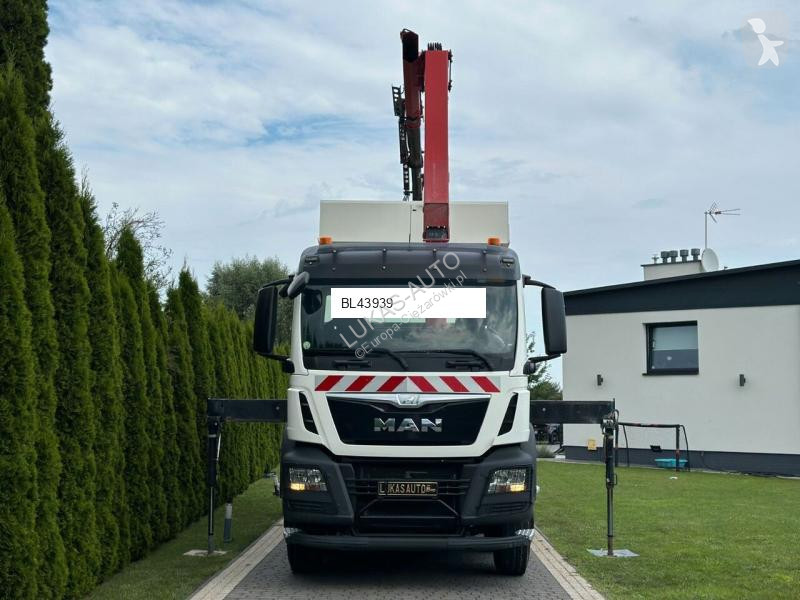 شاحنة MAN TGS 440 / 8x4 /CRANE HMF 1530/ TIPPER