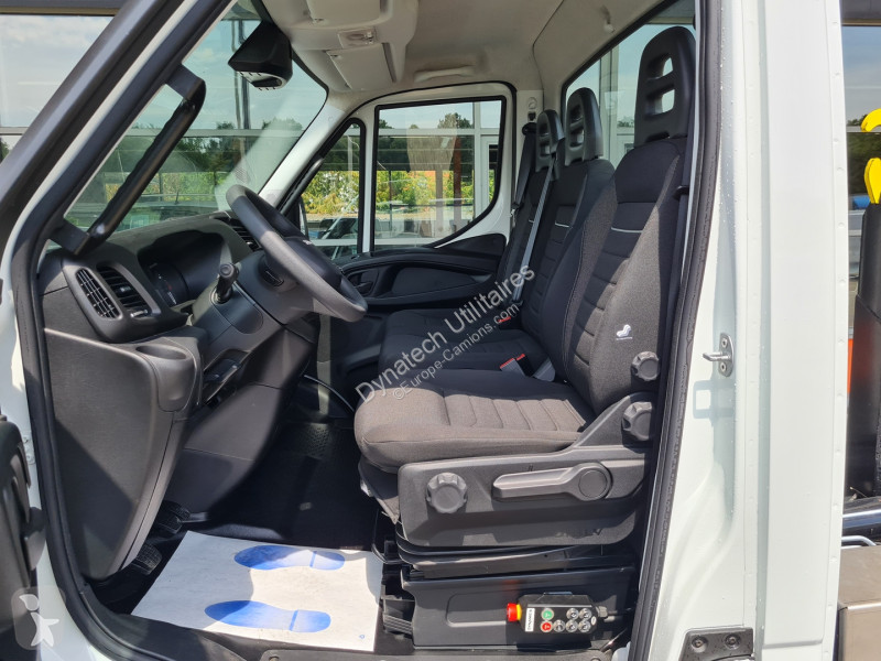 Véhicule utilitaire Iveco DAILY CCB 35C16H...