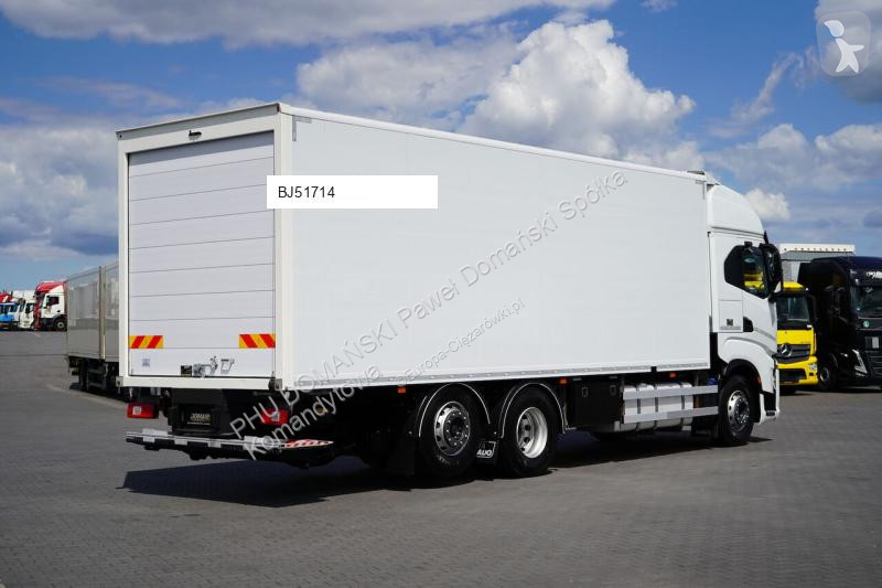 Ciężarówka Iveco / 420 / E 6 / KONTENER + WINDA...