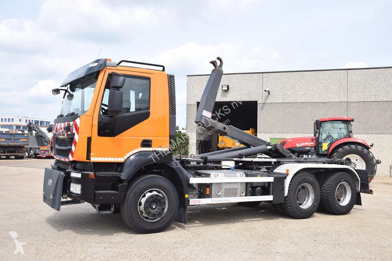 شاحنة Iveco 360 +Waf 20t.hooklift