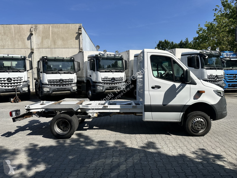 شاحنة Mercedes 516 CDI 4X4
