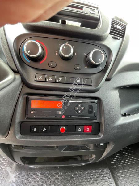 Véhicule utilitaire Iveco DOUBLE CABINE 4X4...