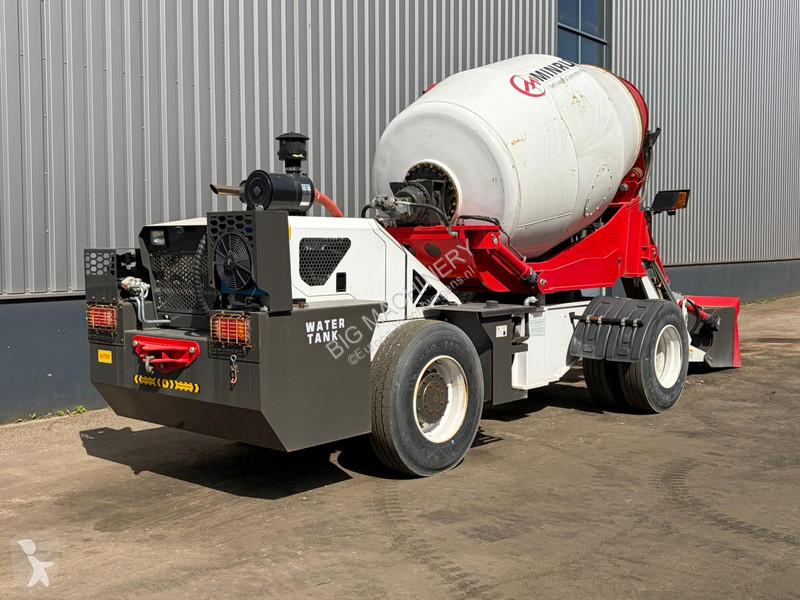 شاحنة  4M3 Self Loading Concrete Mixer 4x4