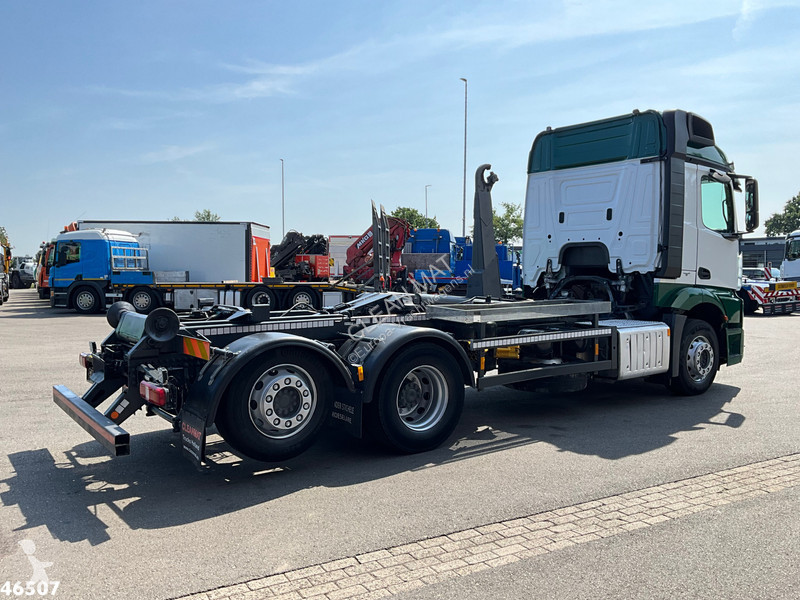 Vrachtwagen Mercedes 2543 20 Ton haakarmsysteem