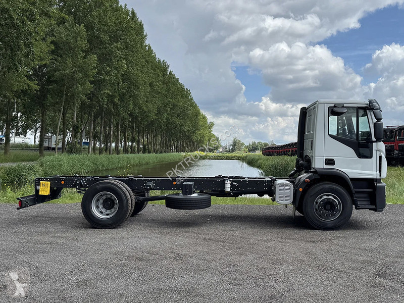 شاحنة Iveco EuroCargo 180 E28-4815 Chassis...