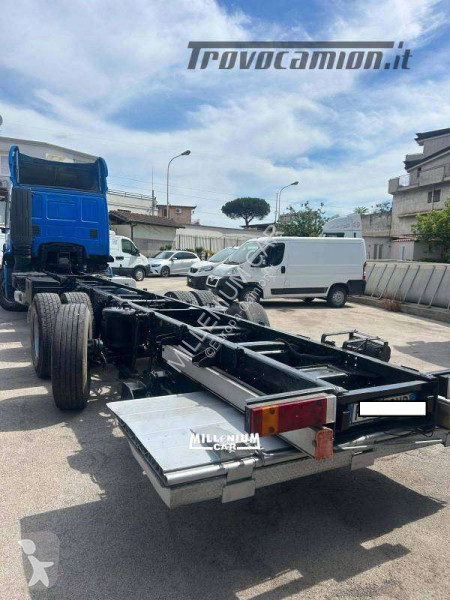 شاحنة Iveco 260S42 PASSO 6050 M9,60 SPONDA