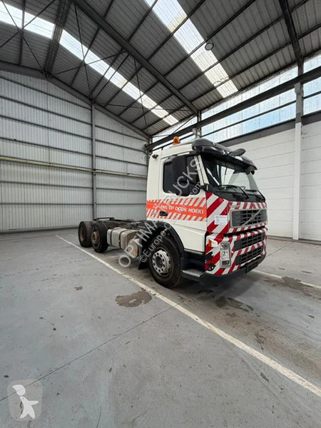 شاحنة Volvo 300 6x2