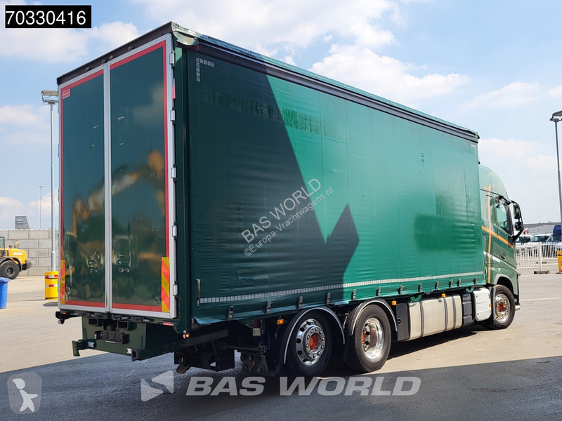 شاحنة Volvo 500  6X2 Curtainsider Forklift...