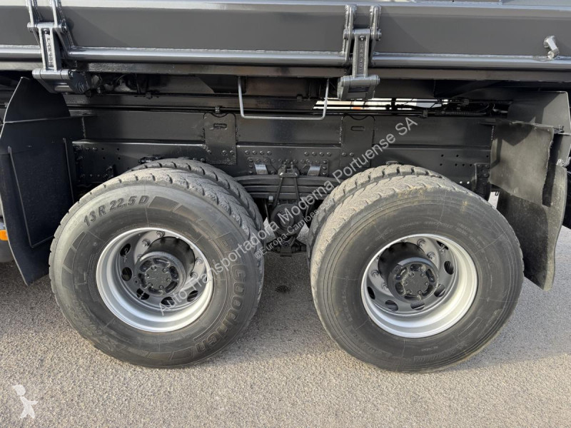 شاحنة Volvo 420
