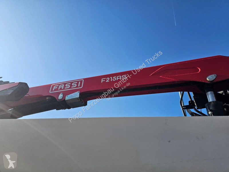 شاحنة Volvo 460 8x2 Tridem*Baustoff, Fassi...