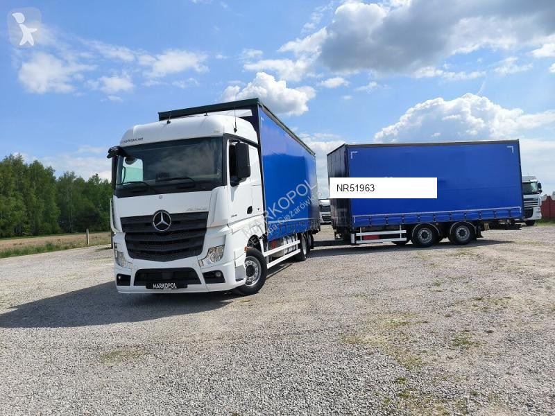 Vrachtwagen Mercedes TANDEM