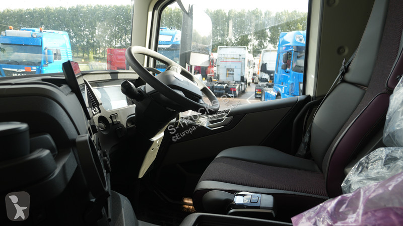Camión Volvo 500 6X2 New Chassis truck RHD