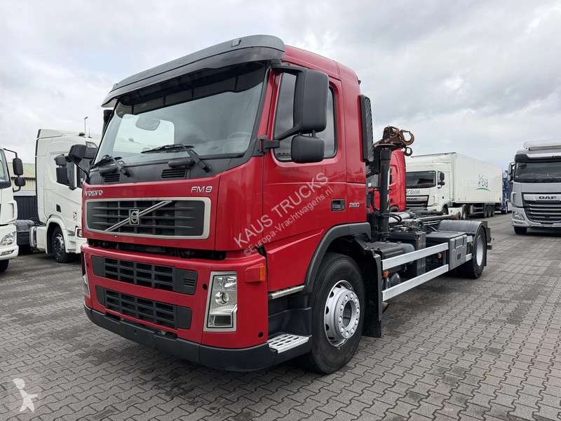 Camión Volvo FM 260 Crane + Hooklift