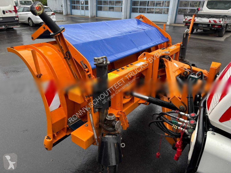 Комунальна техніка Unimog U 423