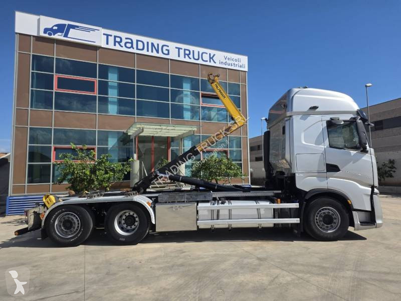 Iveco 480 truck
