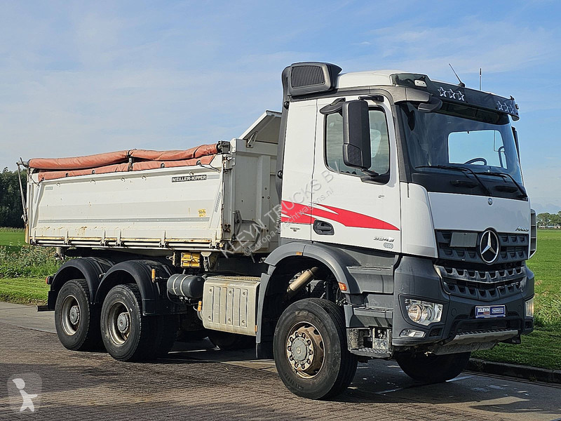 Camião Mercedes AROCS 3343 6x6