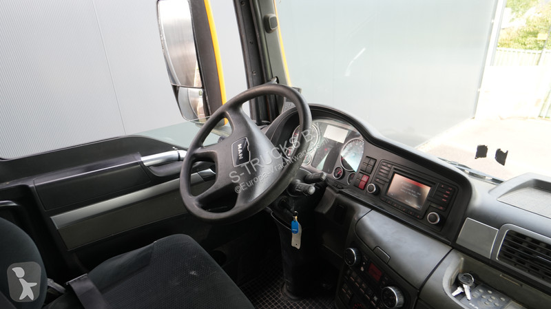 Camión MAN 49.440 10x8 tipper 486.300km