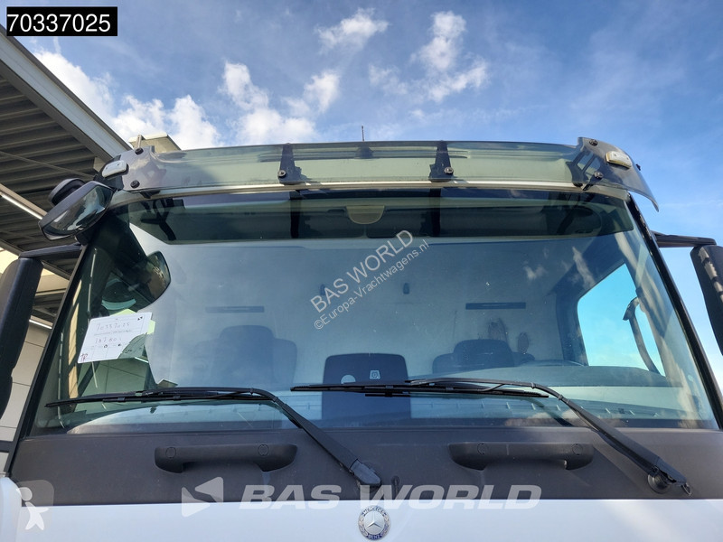 Camion Mercedes 2124 4X2 2t Tailgate 6-Cylinder...