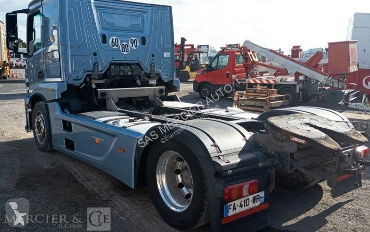 Cap tractor Mercedes
