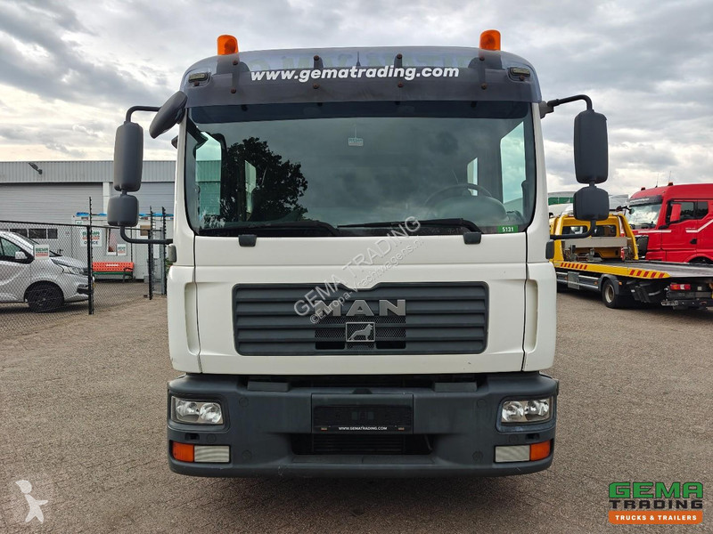 Camião MAN 12.210 4x2 Double Cab (6 persons)...