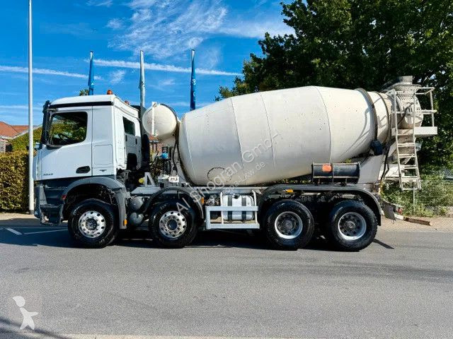 Грузовик Mercedes 3243...