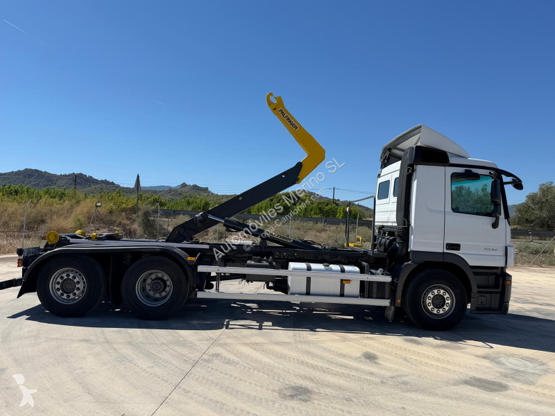 Camião Mercedes ACTROS 2544