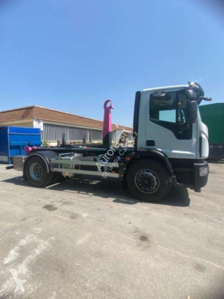 Camion Iveco EUROCARGO 180E32K SCARRABILE