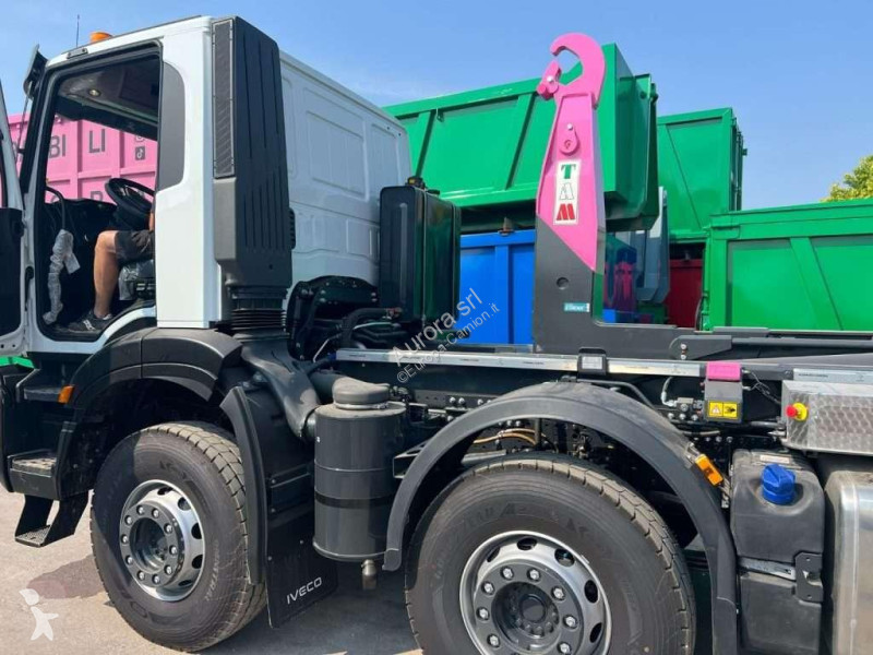 Камион Iveco TRAKKER AD540 NUOVO SCARRABILE