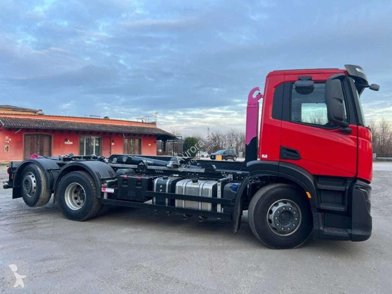 Камион Iveco XWAY AD260 SCARRABILE