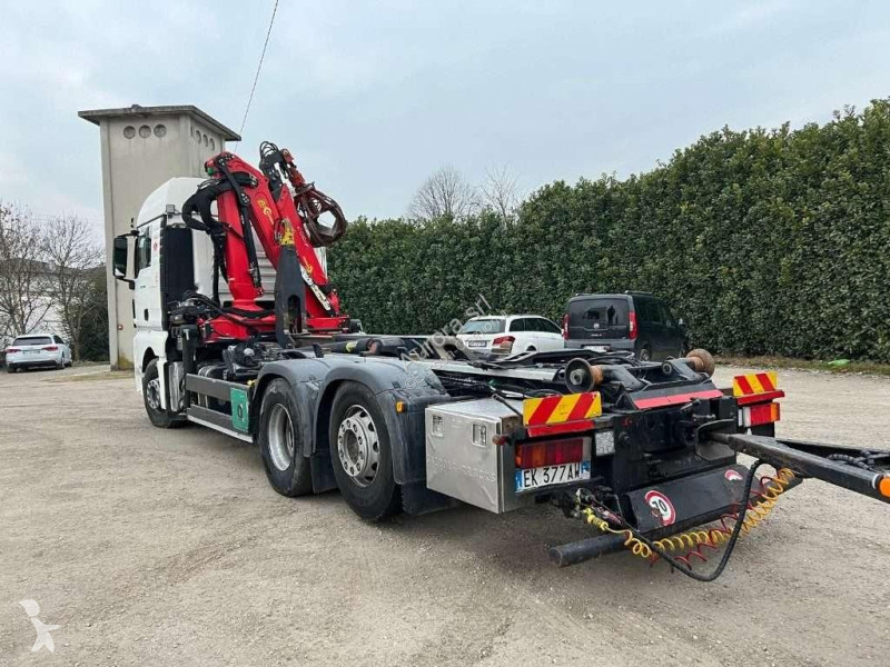 Camion MAN TGX SCARRABILE CON GRU