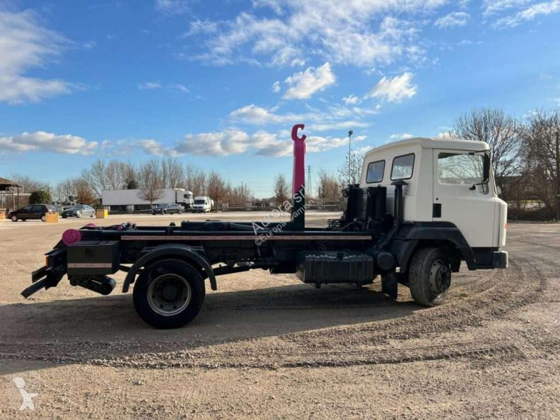 Camion Nissan 130/115 SCARRABILE