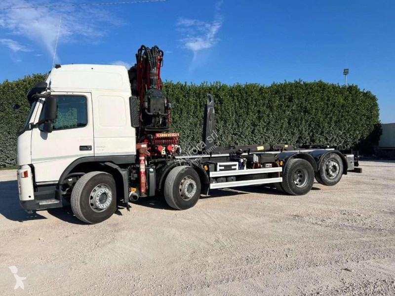 شاحنة Volvo FM82 SCARRABILE CON GRU E POLIPO