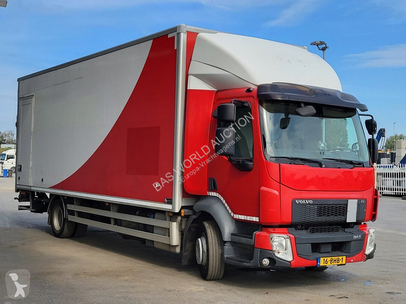 شاحنة Volvo 210