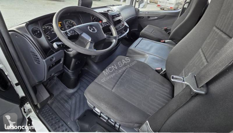شاحنة Mercedes 821
