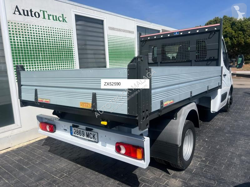 Véhicule utilitaire Nissan